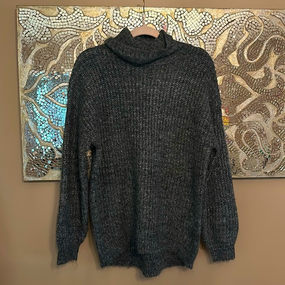 Old Navy Sweaters - OLD NAVY SWEATER TUNIC.